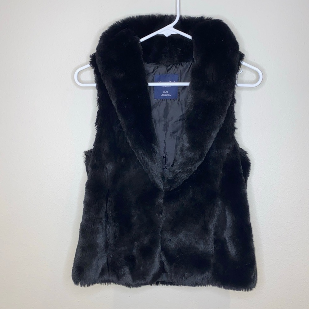 American Eagle Black Faux Fur Vest Woman’s XS ‎ Pockets Lined